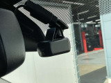 日産オリジナル前後ドライブレコーダーです。後方撮影もできるのであおり運転や追突事故への対策になります。設定・画像の再生などをスマートフォンのアプリから簡単に操作が行えます。