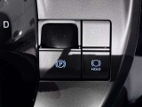 電動パーキングでホールド機能が有り信号待ちでのパーキング操作が自動で行えます。