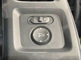 狭い駐車場で便利な電動格納ドアミラーが付いています。