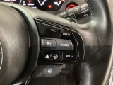 【アダプティブ・クルーズ・コントロール】予め設定した車速内でクルマが自動的に加減速。 前走車との適切な車間距離を維持しながら追従走行し、高速道路でのドライバーの疲労を軽減してくれる嬉しい機能付♪