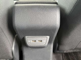 後部座席用USB充電ポート付
