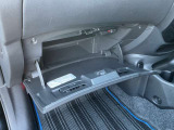 車検証など収納出来る、便利な収納スペースがたくさん用意されています