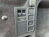 使い勝手に配慮した、トランク内シートリリースボタンを採用。車外へ回り込むことなく後席を倒せるため、スマートな荷室アレンジが可能です。