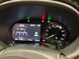 メーター内のカラーディスプレイには運転をサポートするさまざまな情報を表示!瞬間燃費などが表示できます。