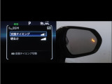 隣車線を走る車両をレーダーで検知し、ドアミラーでは確認しにくい後側方エリアに存在する車両に加え、急接近してくる車両も検知します。車両を検知するとドアミラーに搭載されたLEDインジケーターが点灯します。