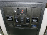 両側電動スライドドアで狭い所でも乗り降り楽々です!
