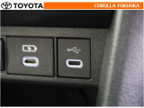 ポータブルオーディオなどの機器を接続して、車両のスピーカーで聞くことができます。