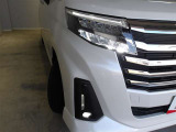 夜間も安心して運転できるLEDヘッドライトです。点灯速度が早く消費電力も抑えられます。
