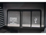 USBオーディオ用ソケットがついていますので携帯電話などを接続すれば音楽等の再生が可能です!