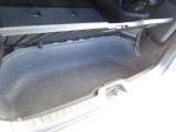 フロアの下にも荷物などを収納できるサブトランクも備えています。荷室内で散らかりがちな荷物を整理整頓なんてのもイイですね♪
