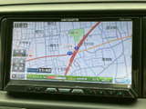 地図上に現在地周辺の道路や施設名が表示され、目的地までのルート確認に役立ちます。縮尺や周辺情報を画面で把握しやすく、初めて訪れる場所への移動や日常のお出かけにも便利です。
