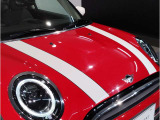 ☆MINIはクーパー以上のグレードになるとルーフとボディをツートンカラーにすることができます!さらにユニオンジャック柄のラッピングやストライプも純正でご用意しております☆