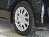 ◆純正ホイール装着車◆シンプルなデザインのホイールキャップ付きです。