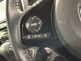 ステアリングにオーディオ操作スイッチが付いています。オーディオ画面に直接タッチしなくても操作が出来ますので、運転に集中できます。