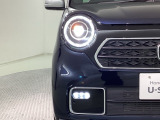 LEDヘッドライトです。蛍光灯のような明るさが特徴で広い範囲を明るく照らしてくれます。光量が大きいので暗い場所での視認性が上がります。また寿命が長く、消費電力も少ないので経済的です。