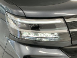 【LEDヘッドライト】現代の主流のライト。明るい光が瞬時に立ち上がり、必要な場所を均一に照らします。寿命も長く省エネで、スタイリッシュなデザインです♪