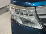 LEDヘッドライトは、点灯の瞬間から最大光量を発揮し、突然暗くなるトンネルなどでの安定感を高めます。