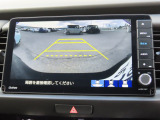 リアワイドカメラシステム!従来の視野に加えて、後方側方を約180&deg;まで見えるワイドビューと、後方を真上から見たような視野で駐車時などに便利なトップダウンビューの3つの視野があります!