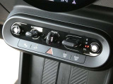 エンジンスタート/ストップのトグルスイッチやエアコンのボタンなどは、センターパネルに集約されています!