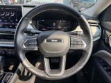 操作性の良いハンドルで運転中のストレスも軽減されます。