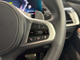 ステアリングホイールに装備されているマルチファンクションボタンを押すだけで電話やスピーチコントロール、オーディオなどの機能が操作できます♪