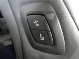 助手席もパワーシート付です。運転席からは、助手席肩口パワーシートスイッチで助手席シートの操作が手軽にできます。