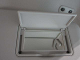 運転席側と助手席側にバニティミラーついていますちょっとした身だしなみが確認できます。