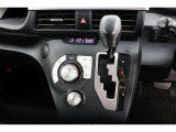 ■インパネシフト■ハンドルに近い位置で運転席からも見やすく操作しやすいインパネシフト。パッと見ただけで、どのギアに入っているのかが判断しやすいところもいいですね!
