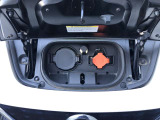 向かって左が急速充電ポート、右が普通充電ポートです。普通充電は3kW(200V15A)をサポート