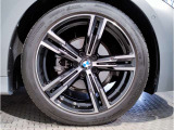 【BMWアロイホイル】軽量かつ強度に拘ったアロイホイル。走行性能ポテンシャルを引き出す設計。車の足元を引き締めてくれる大きなポイントはアロイホイルです。