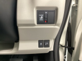 【電動スライドドア】隣の車との距離が近い駐車場でも、ぶつける心配をせずスムーズに開閉。限られたスペースを賢く使う、暮らしに寄り添った設計が魅力です。