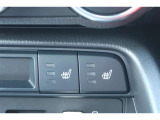 運転席と助手席にシートヒーターが付いています。