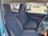毎日過ごす運転席は要チェック。シートのへたり・擦れ、視界のイメージまで伝わる重要ポイント。