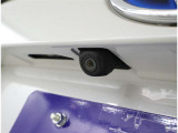 バックカメラが付いているので後方確認が非常にしやすいです。今や運転初心者も熟練者も必須装備!ついていて損はないですね♪