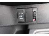 運転席に居ながら片側パワースライドドアの開閉ができます!