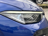 先進のIQ.LIGHT搭載 22個のLEDライトが前方の道路状況を検知し照射エリアを確保