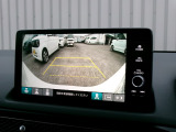 バックカメラの画像です。ガイドラインがスムースな車庫入れをサポートいたします!車庫入れの安心感がアップしますね☆