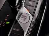 【スタートボタン】リモコンキーを持っているだけで起動可能なスタートボタン。オートスタート/ストップ機能も装備しており燃料消費量の軽減に貢献します。