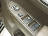 ◆パワーウィンドウスイッチ◆運転席から全席の窓の開閉操作を行うことが出来いつでも換気ができます!