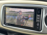 停車中にテレビ番組などの映像を楽しめる画面を備えています。画面上で映像を確認でき、休憩時間や待ち時間を車内で過ごす際にも便利。視聴は停車中にお楽しみください。