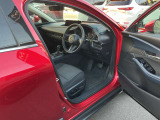 【パワーシート】電動なので、きめ細かい調整ができます!自分自身の運転姿勢に合わせた、適切なドライビングポジションが確保できます♪