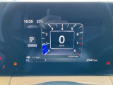あらゆる車両情報が確認できるディスプレイ機能付きスピードメーターです。
