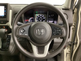 ハンドルにHondaセンシング系のクルーズコントロールやレーンキープアシストなどのスイッチと、オーディオの操作スイッチが装備されています。ハンドルから手を離さず安全に操作できます。
