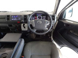 視界良好、操作しやすい運転席です。