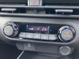 設定した温度をしっかりキープしてくれるオートエアコンで車内はいつでも快適です。