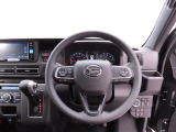 ステアリングスイッチ付きです。運転中に前方から目を離すことなく、オーディオの操作ができるので、安全な走行をサポートします。