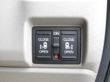 ★両側電動スライドドア★荷物で手が塞がっている時や、急な坂道での開閉も、楽々、運転席の手元のスイッチでも開閉していただけます。リモコンでの開閉もOK!!