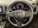 ハンドルにHondaセンシング系のクルーズコントロールやレーンキープアシストなどのスイッチと、オーディオの操作スイッチが装備されています。ハンドルから手を離さず安全に操作できます。