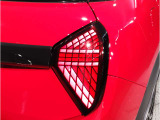 MINIのオートライトは積極的にライトをつけることにより、自車の存在を周囲に向けアピールいたします。それは安全性への配慮でもあります。