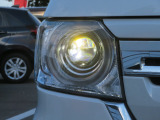切れにくく明るいLEDヘッドライト装備